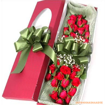 红玫瑰22支，满天星丰满，红色礼品盒包装，内衬网纱
